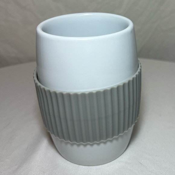 Pampered Chef Ceramic White Microwave Egg Cooker with Silicone Gray Sleeve - Picture 3 of 4